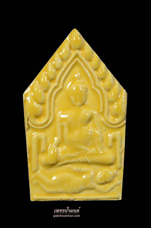 พระขุนแผนอุ้มไก่เนื้อผงอาถรรพ์วิเศษหลายชนิด
