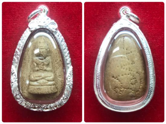 รูปพระกลีบบัวประทานพรเนื้อน้ำนมควาย (ออกวัดบางบูชา) เลี่ยมเงินแท้