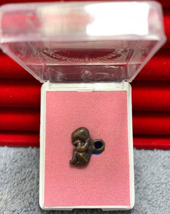 รูปกุมารทองในครรถ์โภคทรัพย์ ครูบาชัยชนะ สำนักสงฆ์พุทธอริยรังสี ปี 2557